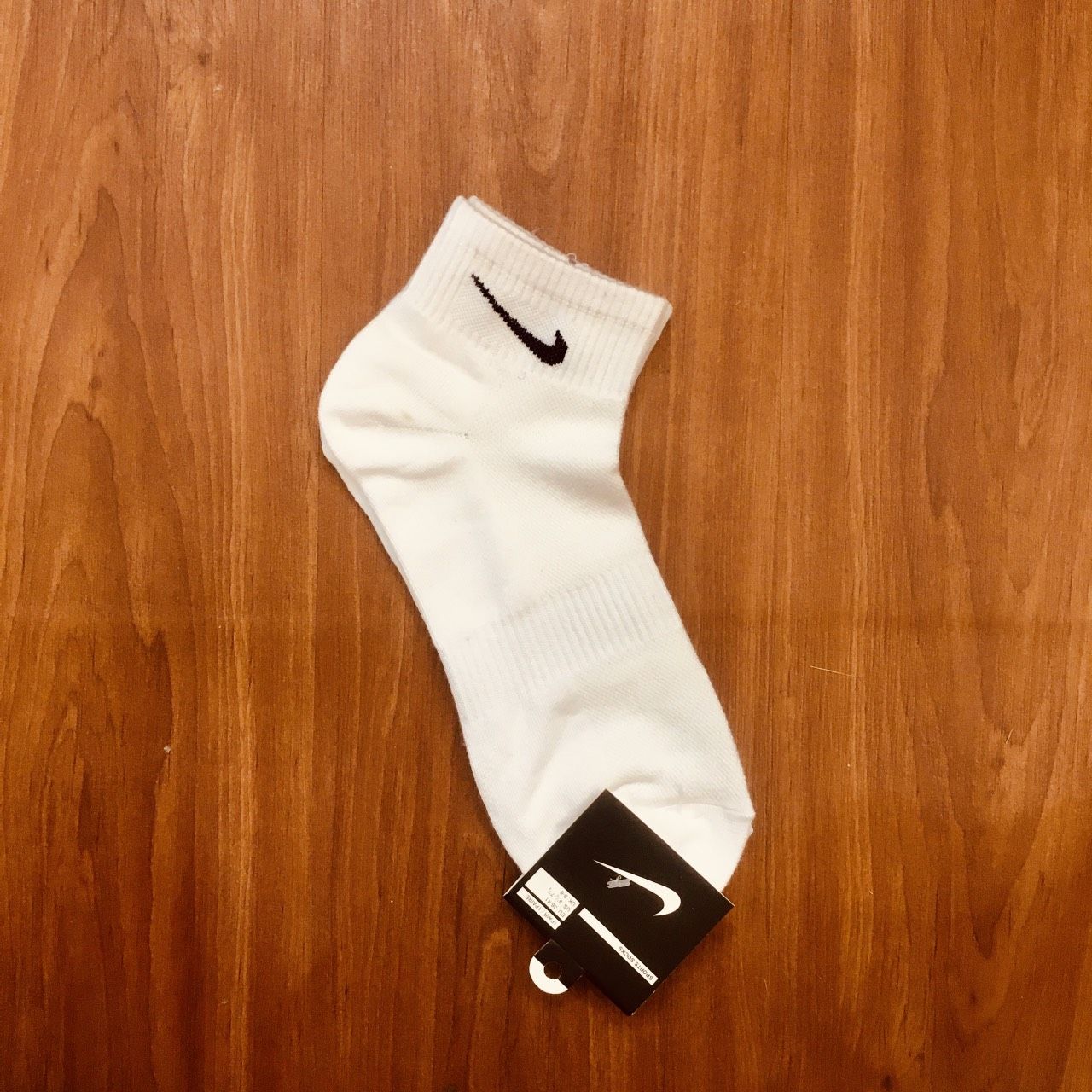 Vớ nike cổ trung trắng