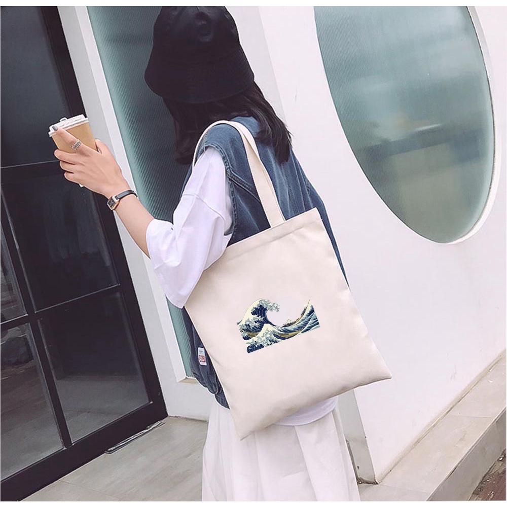 Túi tote vải Mộc GINKO basic có dây kéo khóa miệng túi đựng vừa laptop 14 inch và nhiều đồ dùng khác in hình great wave M59