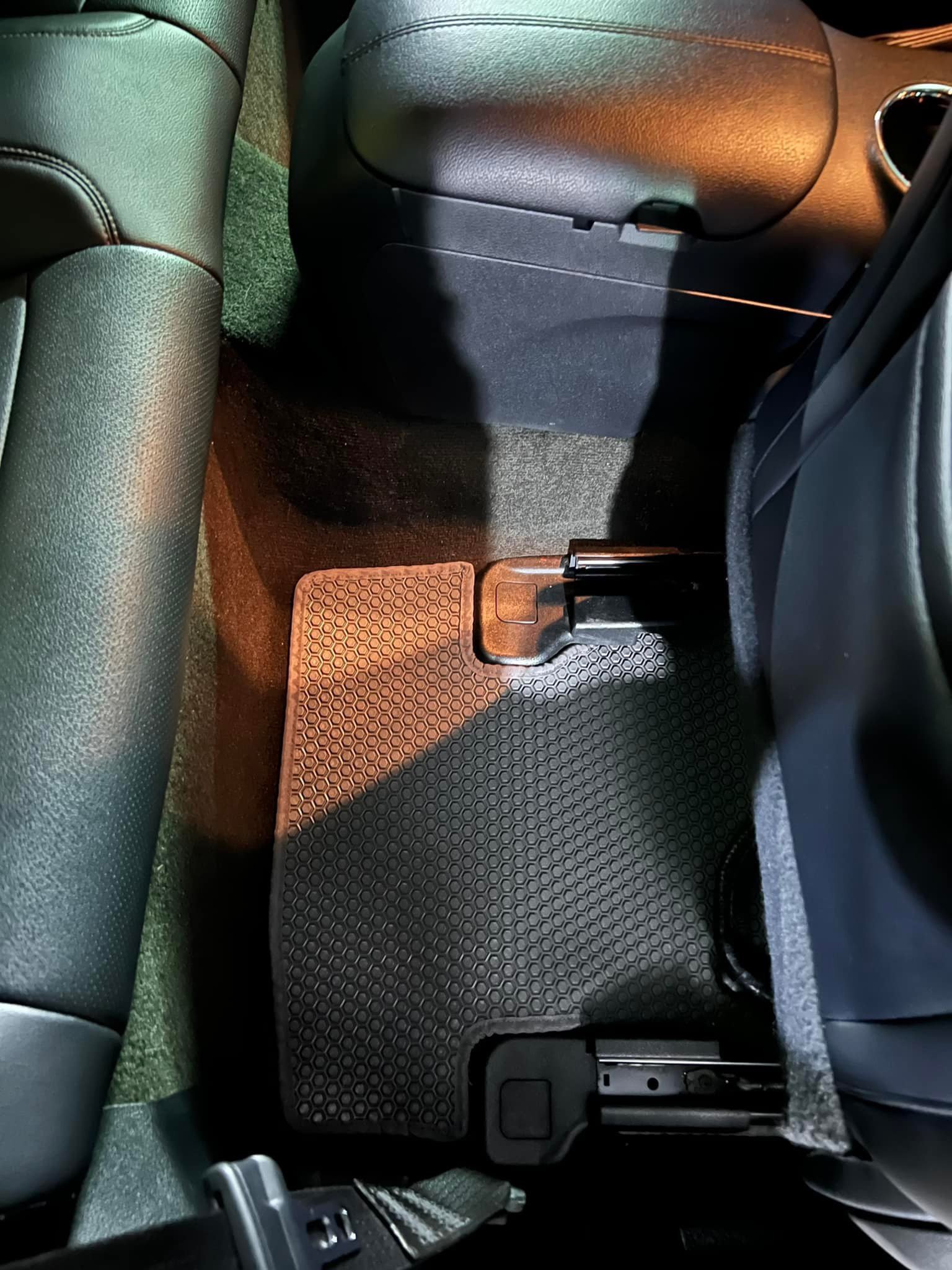 Thảm lót sàn ô tô KATA cho xe Ford Mustang (2015-2020) - Khít với sàn xe, Chống thấm, Không mùi, Không ẩm mốc