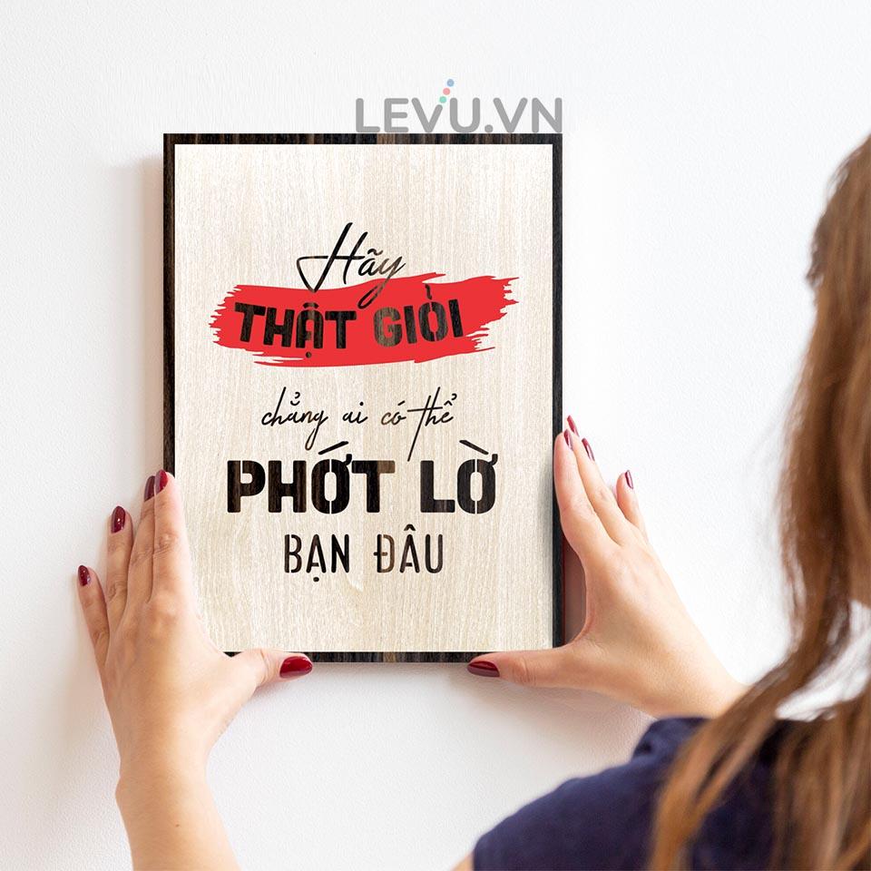 Tranh Gỗ khắc chữ LEVU LV090 &quot;Hãy thật giỏi chẳng ai có thể phớt lờ bạn đâu