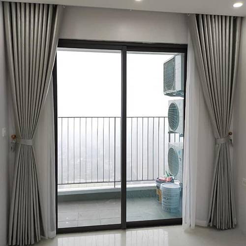 Rèm kéo cửa sổ màu xám nhạt dày dặn sang trọng
