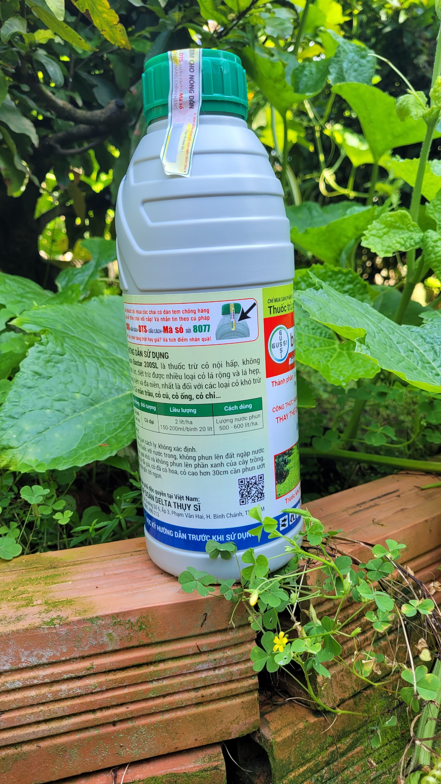 Trừ cỏ không chọn lọc trừ cỏ mần trầu, cỏ chỉ, cỏ cú...GUSSI BASTAR 200SL chai 900ml - công ty BMC