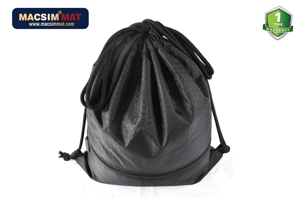 Bạt phủ ô tô Mercedes-Ben E nhãn hiệu Macsim sử dụng trong nhà chất liệu vải thun, màu đen và màu đỏ.