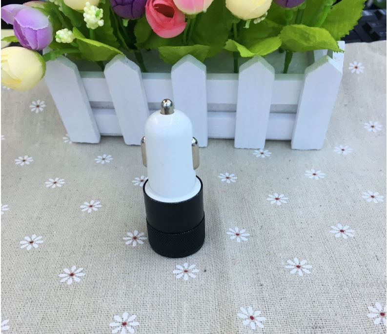 Tẩu chia 2 USB màu ngẫu nhiên