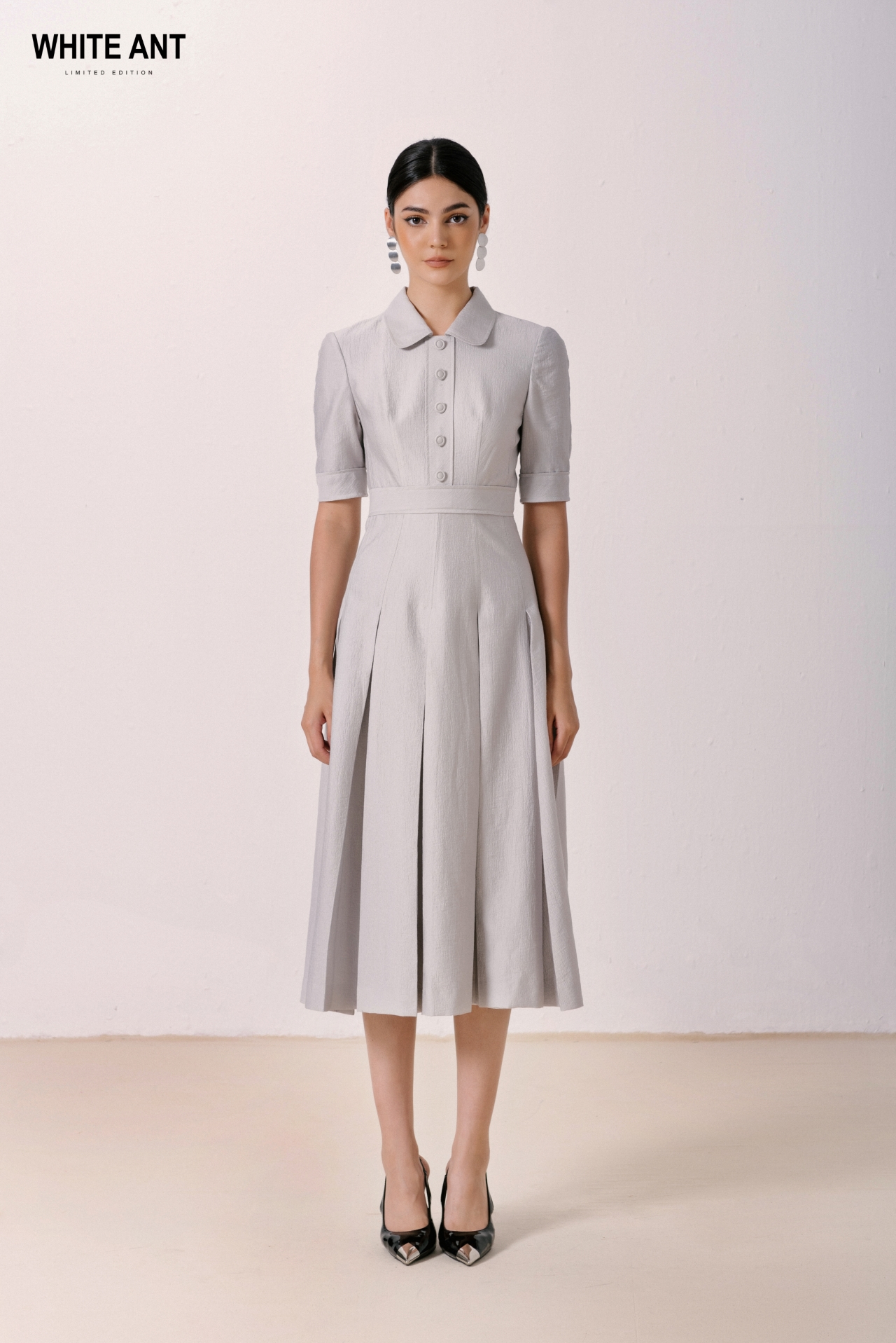 Đầm Cổ Sơ Mi Tay Lỡ Xếp Ly Nữ White Ant BOX PLEAT DRESS Chất Liệu Rayon 120400206