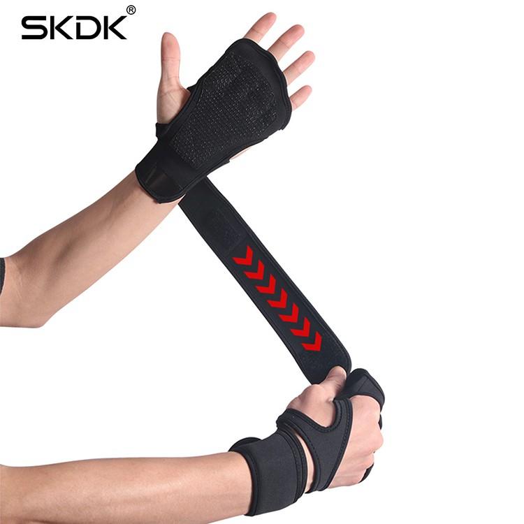 Găng tay tập gym kết hợp bảo vệ cổ tay chất liệu Silicon thời trang chính hãng SKDK