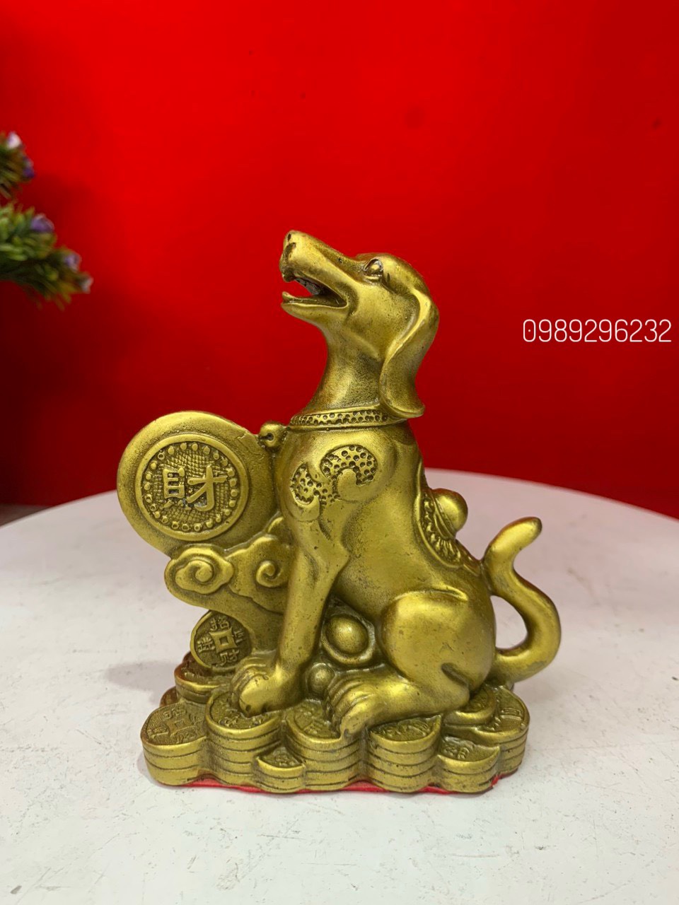 Tượng Chó ngồi bệ tiền cầu Tài Lộc bằng đồng