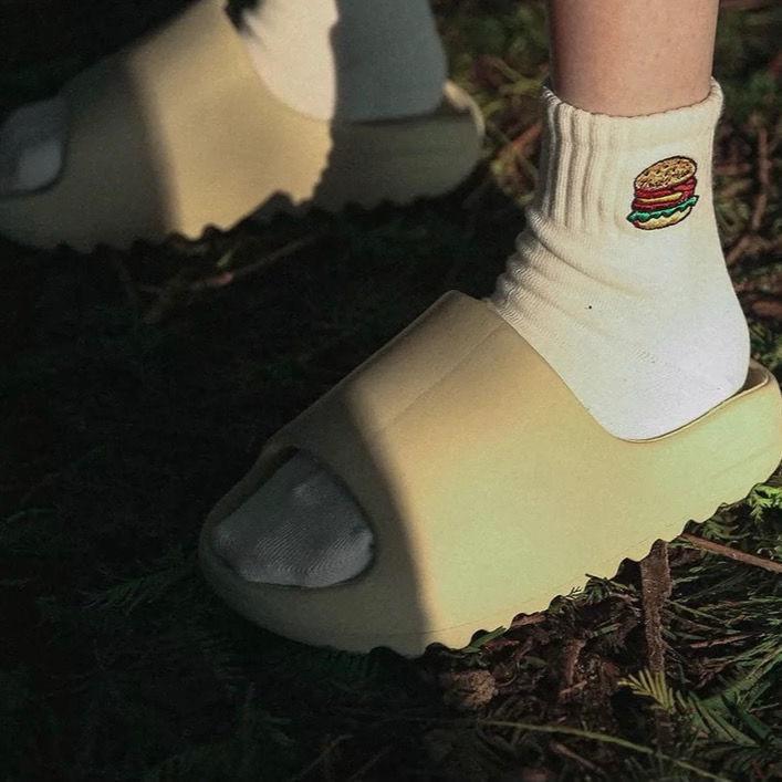 Tất vớ cao cổ hoạ tiết thêu hình Humburger