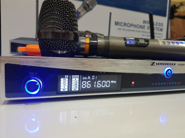 Micro không dây Sennheiser PGX-898 - Mic karaoke gia đình, sân khấu - Độ nhạy cao, bắt sóng xa, chống hú rít - Thiết kế sang trọng, bắt mắt -  Dễ dàng phối ghép với các thiết bị âm thanh khác - Hàng nhập khẩu