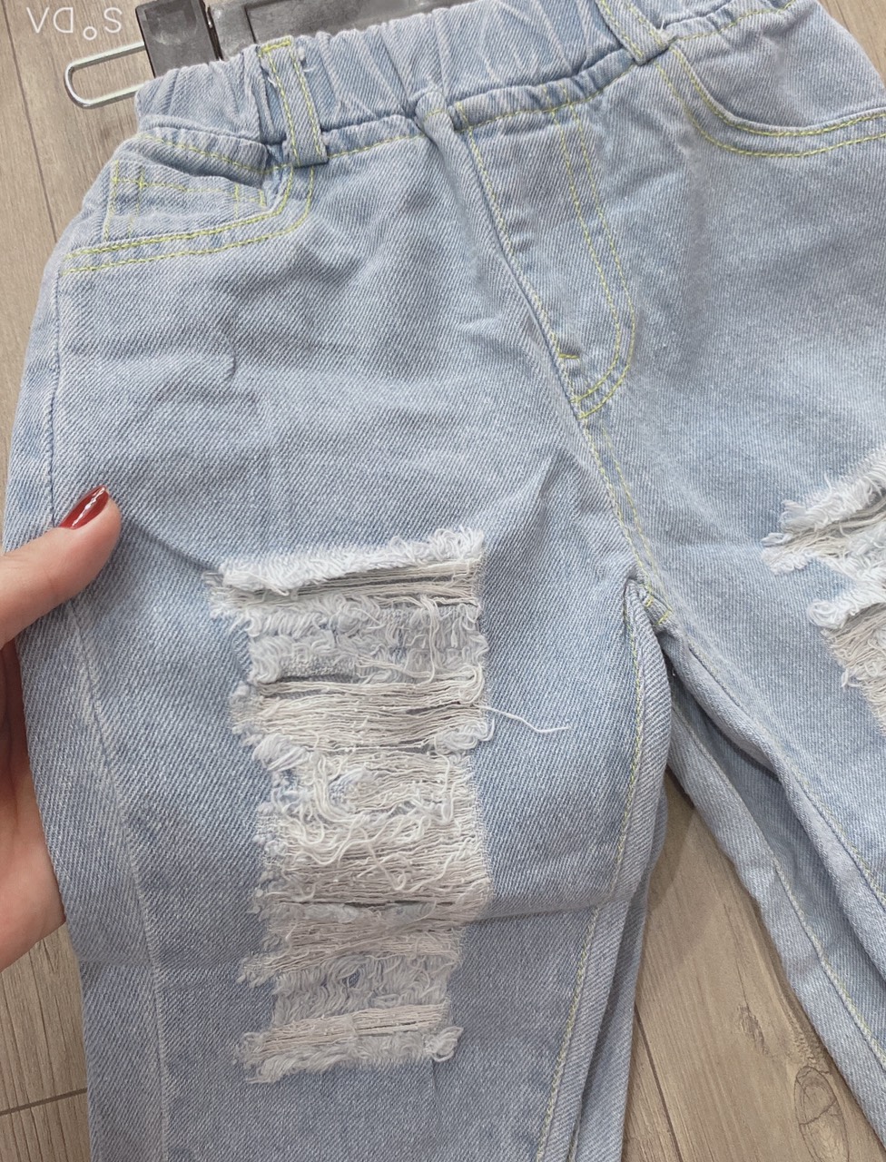 QUẦN JEANS DÀI RÁCH ỐNG CHO BÉ