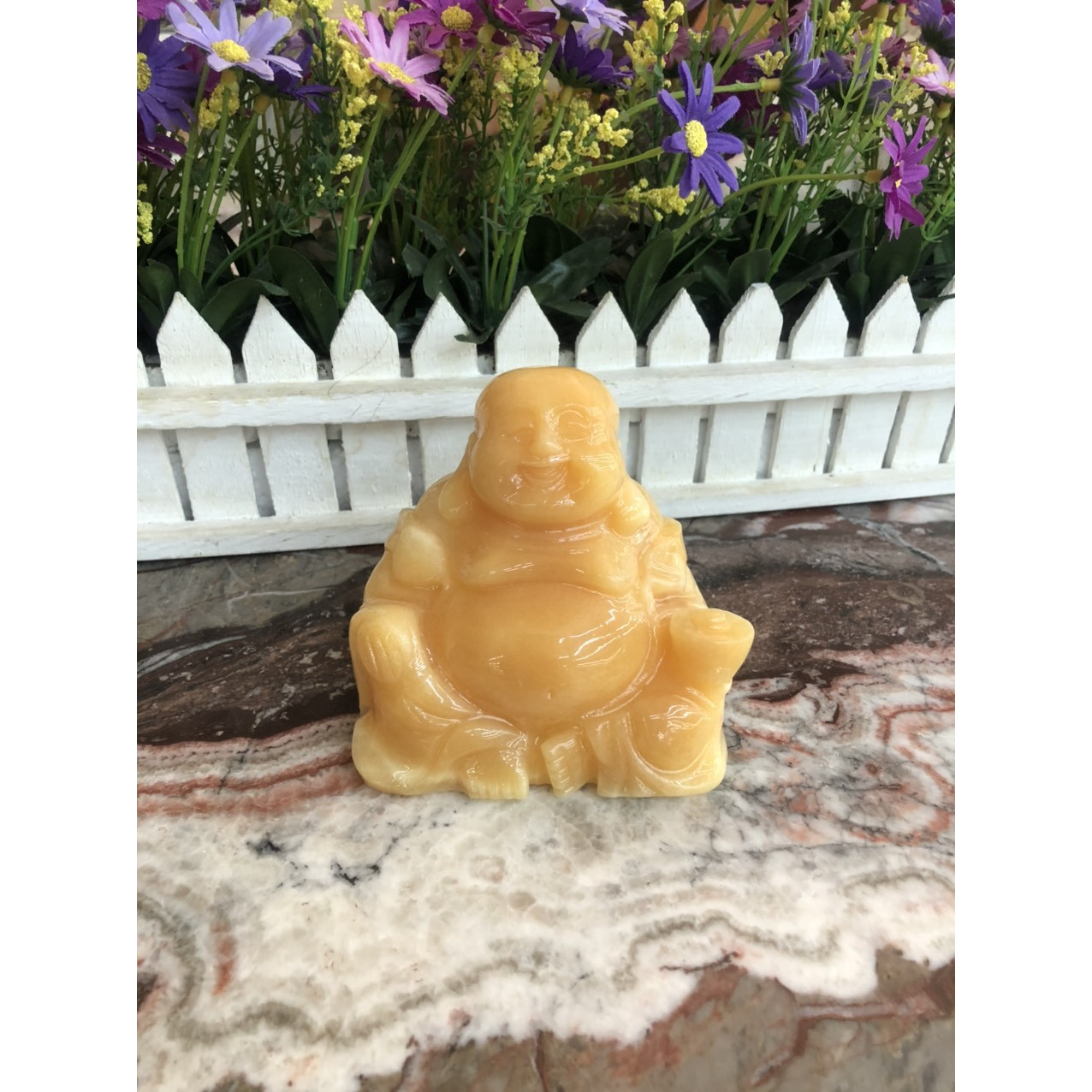 Tượng Phật Di Lặc ngồi cầm thỏi vàng và hồ lô đá ngọc hoàng long - Dài 10 cm