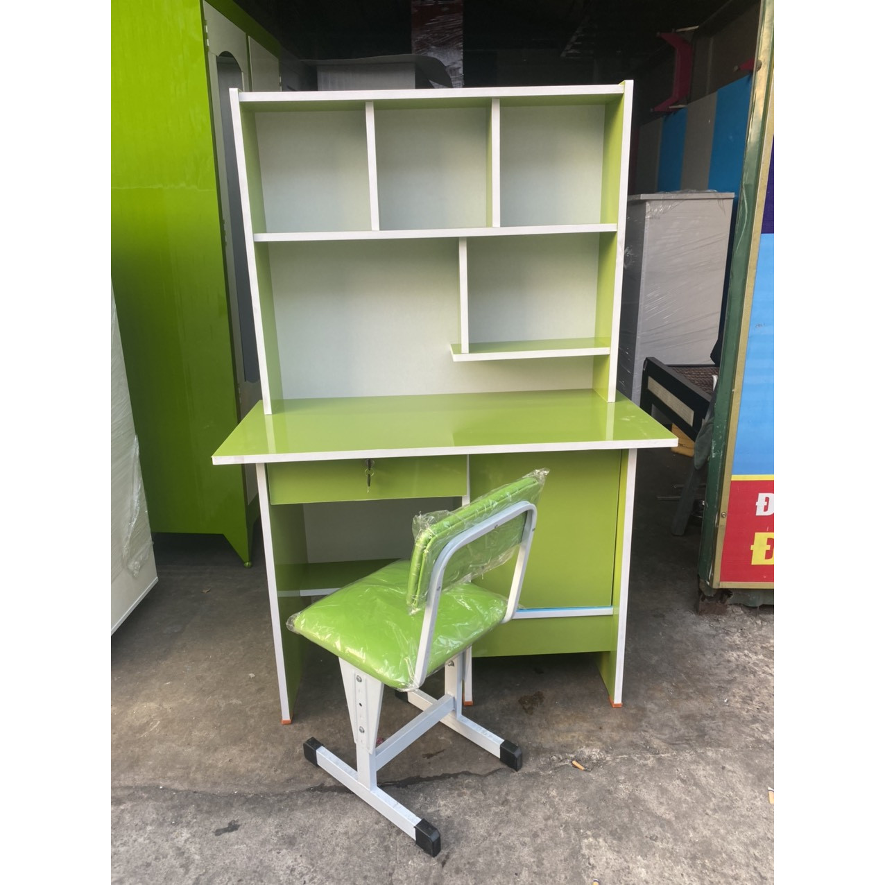 Bàn Học Sinh Liền Kệ rộng 1m kèm ghế tăng giảm cho bé màu hồng _BLK1H175