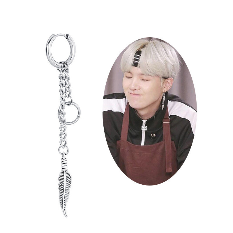 Khuyên tai Suga BTS đeo chất