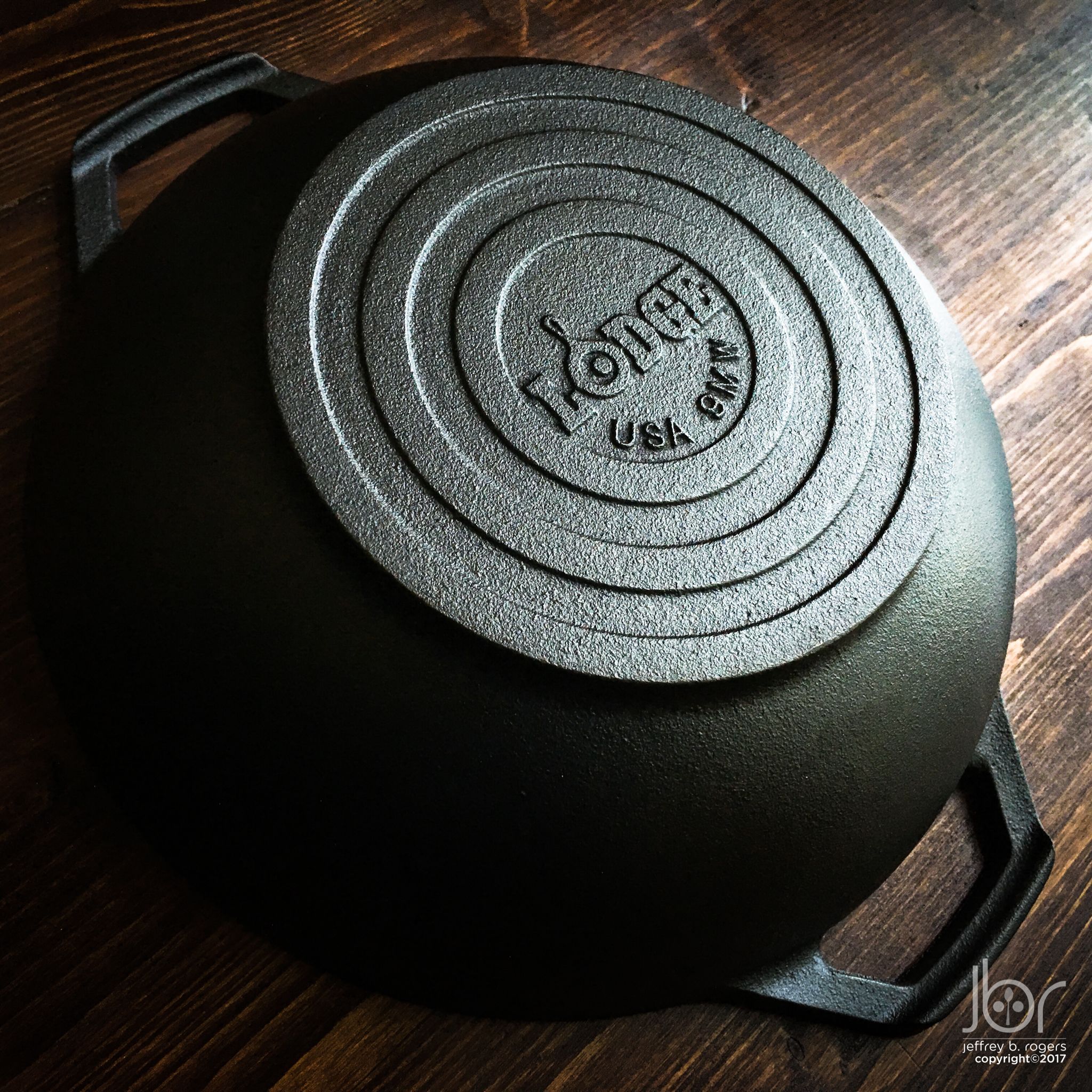 Chảo gang kiểu Wok Lodge L9MW đường kính miệng 23 cm - Sản xuất tại Mỹ