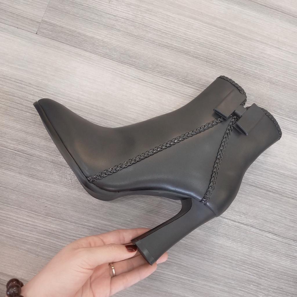 Boot thời trang nữ da lì đính nơ cao cấp ROSATA RO370 - Đen, Đỏ - HÀNG VIỆT NAM - BKSTORE