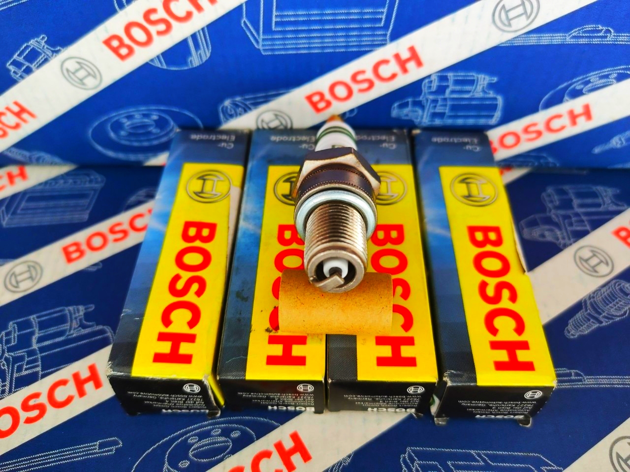 Bộ 4 Bugi Bosch Tuýp Lớn 21 Ren 14 - Toyota Zace, Daewoo Captiva, Matiz, Gentra, Suzuki Carry