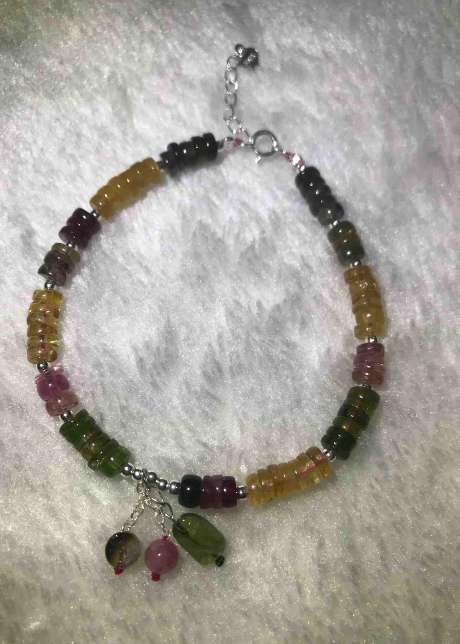 TOURMALINE MÀU TỰ NHIÊN KIỂU HẠT TRÒN TRÒN NỮ TẤT CẢ CÁC MỆNH