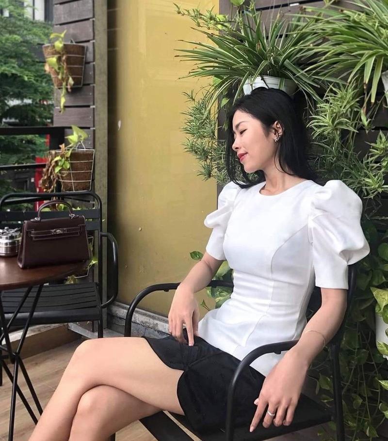 Áo Cổ Tròn Xếp Ly Tay Lyly