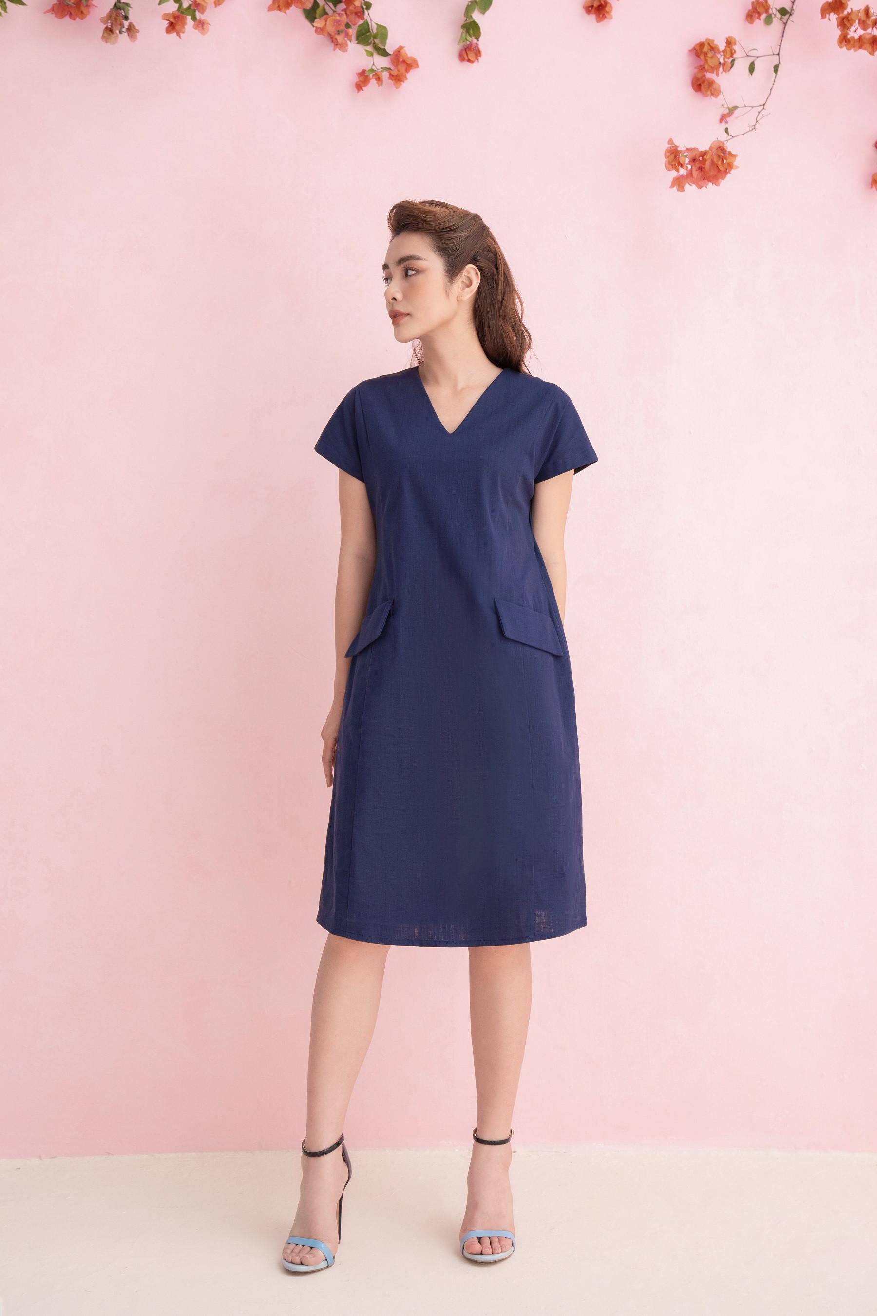 Đầm linen cổ tim, xanh tím than, hai túi ốp