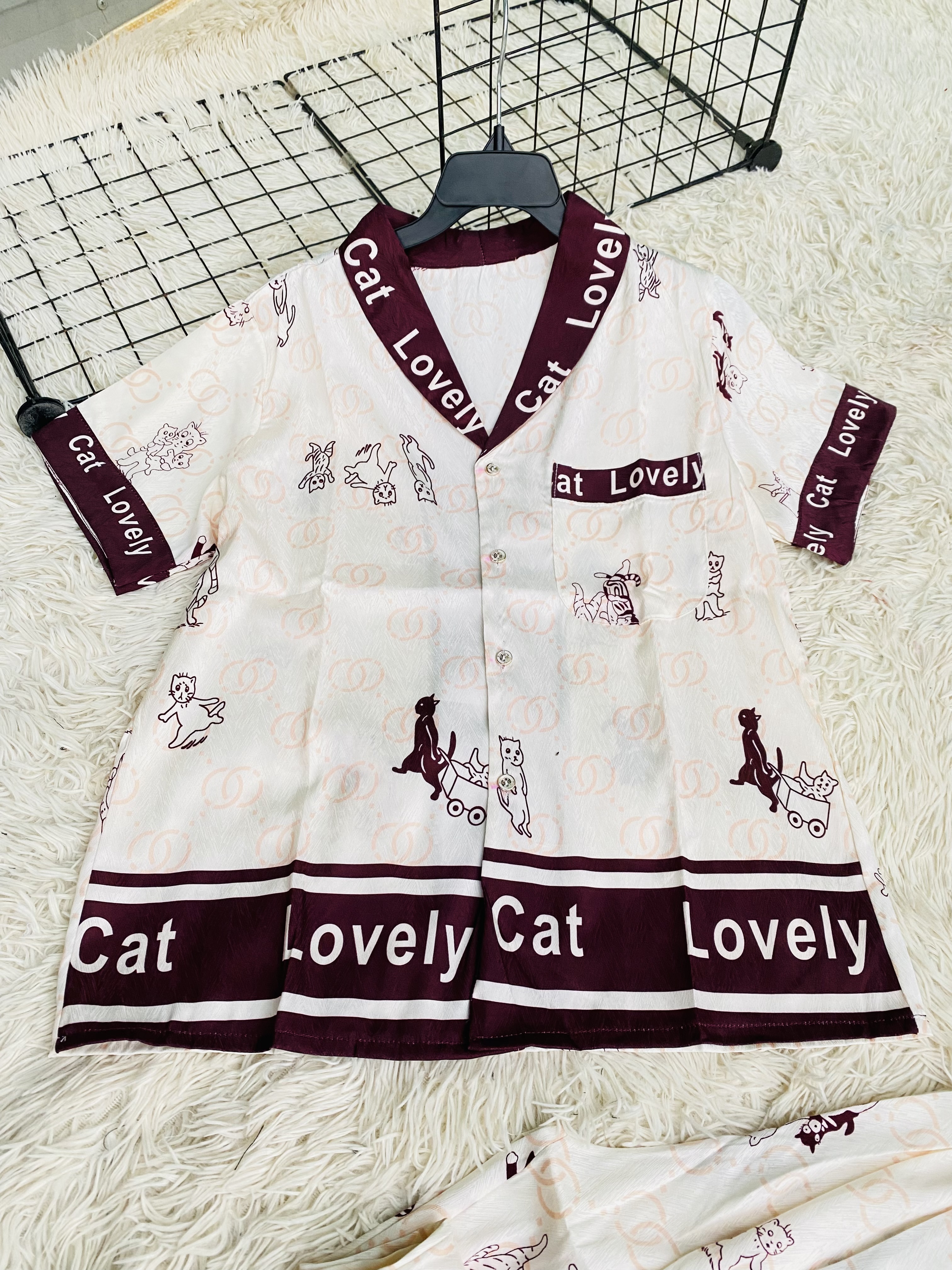Bộ Pyjama Mặc Nhà Tay Ngắn Cổ V Mẫu Mới Hình Mèo Nâu Siêu Sang