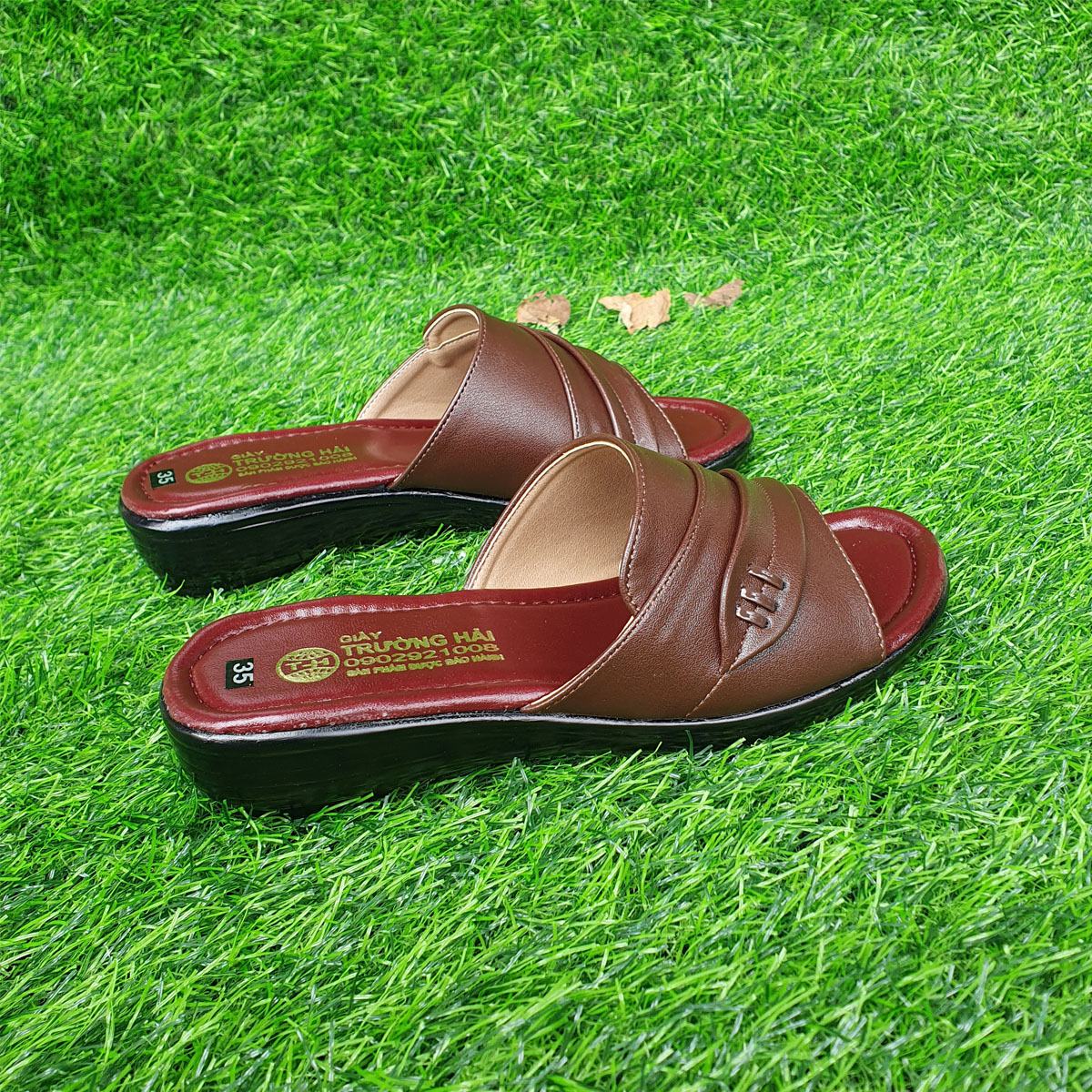 Dép nữ trung niên 3.5cm Trường Hải đính bông 2 màu nâu, đen Đế PU nhẹ DN89