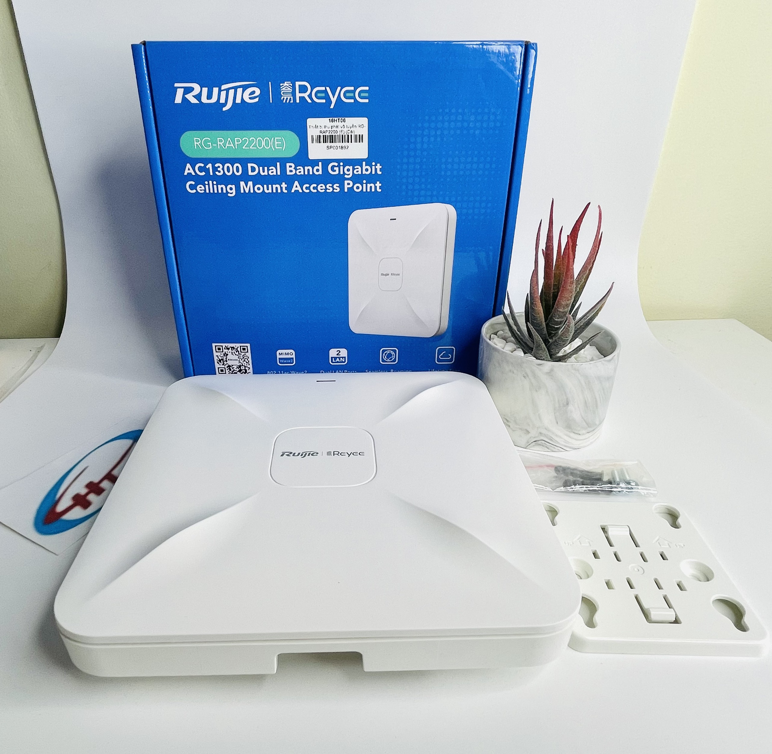 Thiết bị phát wifi ốp trần RUIJIE REYEE RG-RAP2200 (E) Hàng Chính Hãng.