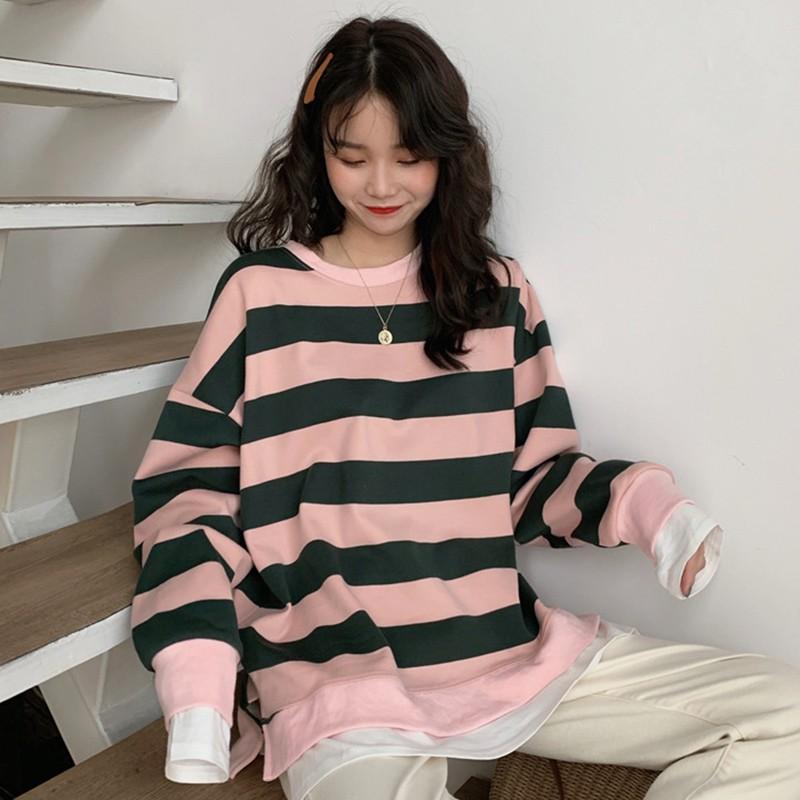 Áo thun dáng rộng tay dài phối hoạ tiết kẻ sọc