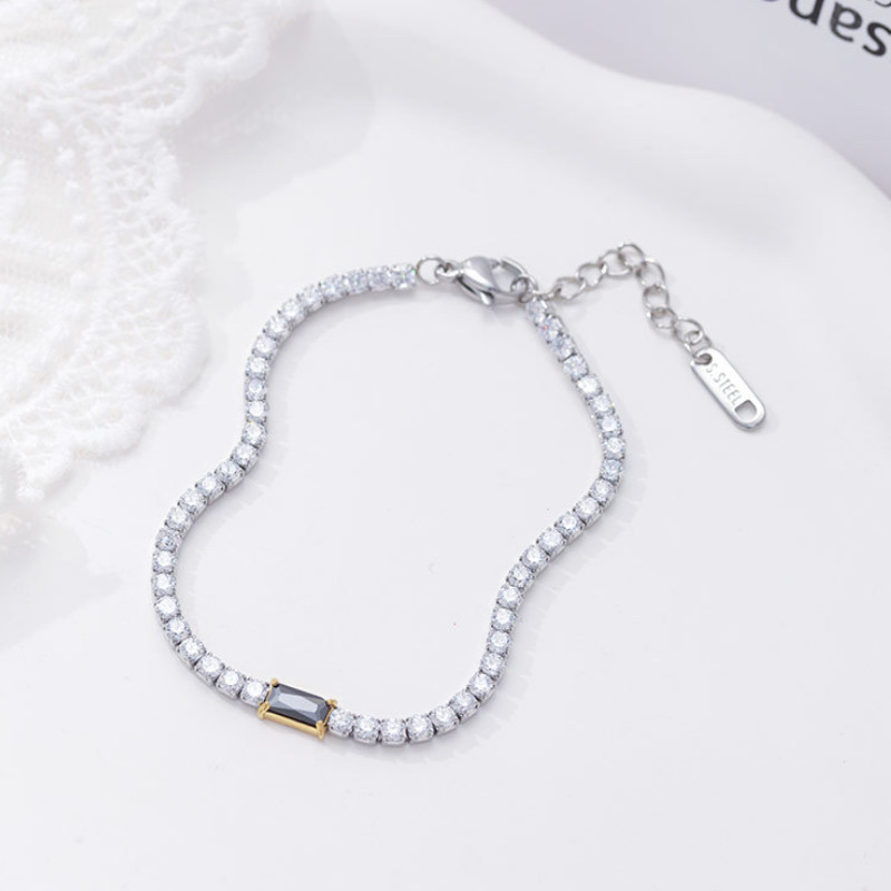 Lắc Tay Nữ Đính Đá Zircon Titan Ko Đen TT 4286
