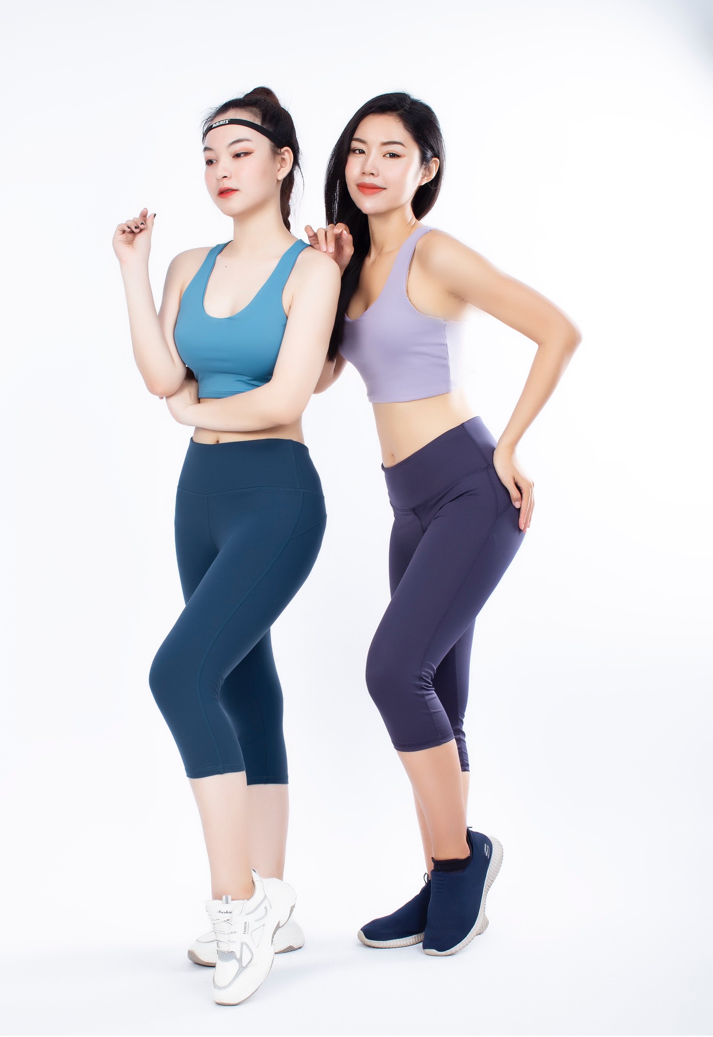 Áo croptop 3 lỗ thể thao nữ 2 lớp cổ tim màu Xanh ngọc