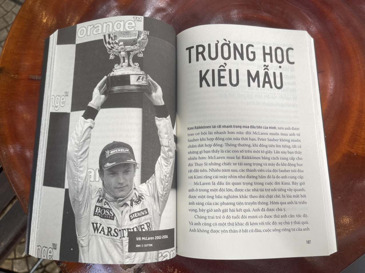 KIMI RAIKKONE - TAY ĐUA VÔ ĐỊCH F1 - Võ Xuân Quế dịch &amp; Bùi Việt Hoa hiệu đính - NXB Trẻ (bìa mềm)