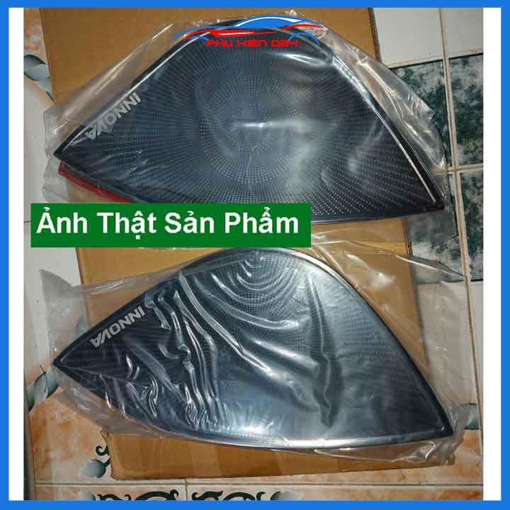 Bộ ốp màng loa vân Titan cho xe Innova 2017-2018-2019-2020-2021-2022 chống xước trang trí nội thất ô tô