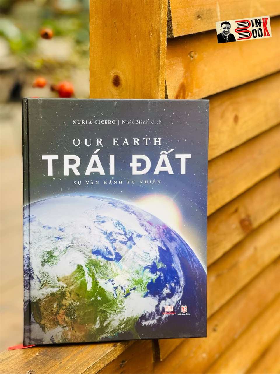 (Bìa cứng in màu toàn bộ) TRÁI ĐẤT - OUR EARTH - SỰ VẬN HÀNH TỰ NHIÊN – Nuria Cicero – Nhật Minh dịch -Á Châu Books – NXB Lao Động