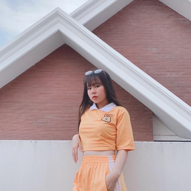 Áo kiểu croptop cổ bẻ lo go thêu nữ