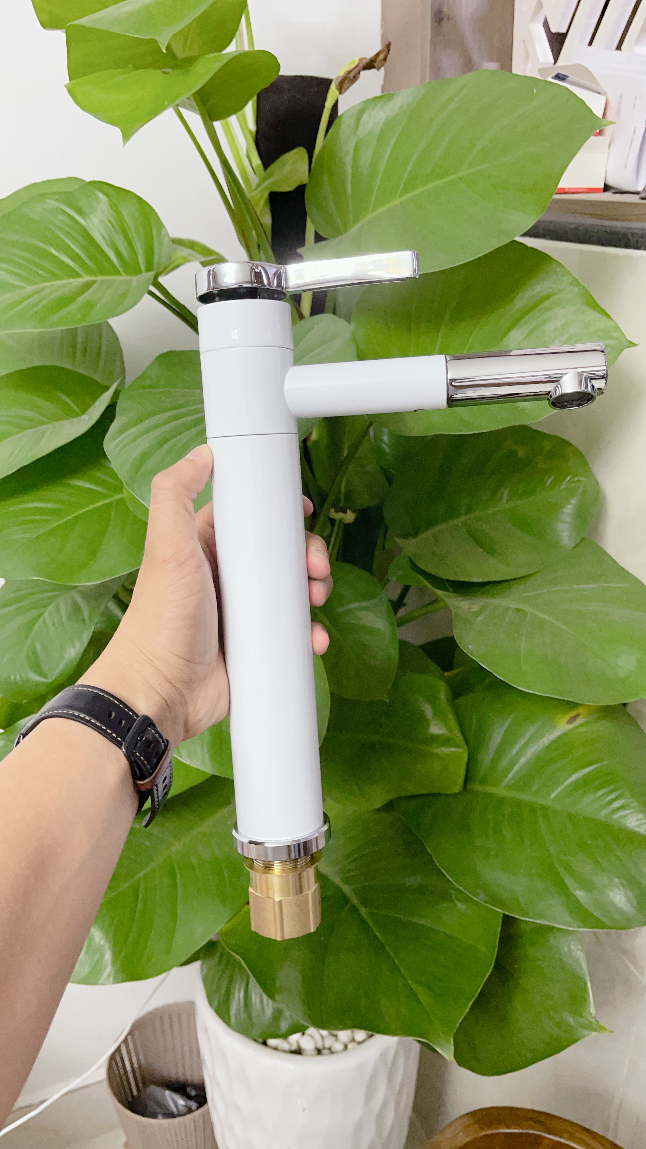 Vòi Lavabo nóng lạnh tĩnh điện trắng 30cm cao cấp