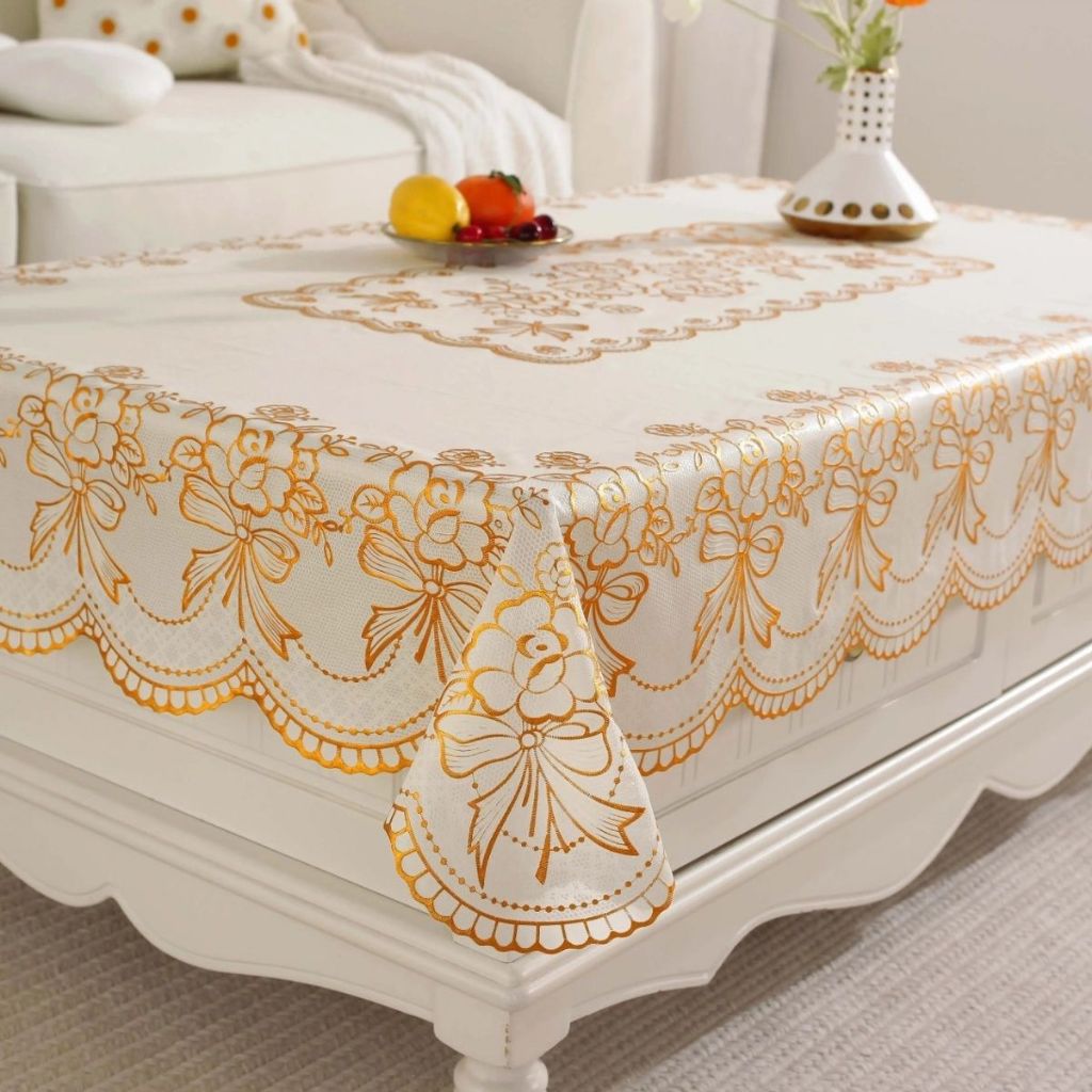 (Tặng 1 lót phần ăn 30x45 cm) Khăn Trải Bàn PAULEE WLG 751 hoa văn phủ nhũ vàng (90 x 150 cm), không thấm nước