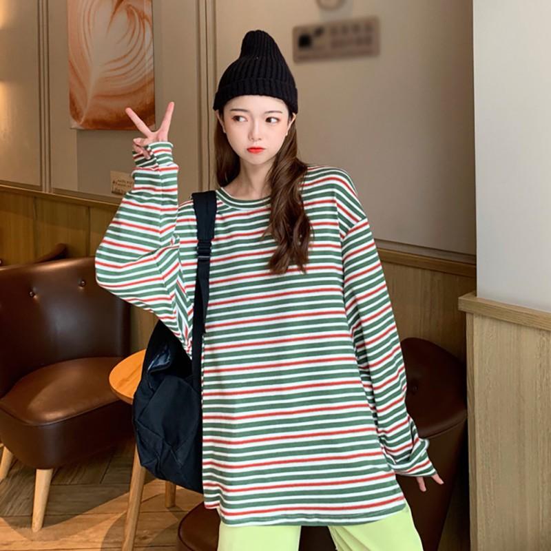 Áo thun dáng rộng tay dài phối hoạ tiết kẻ sọc