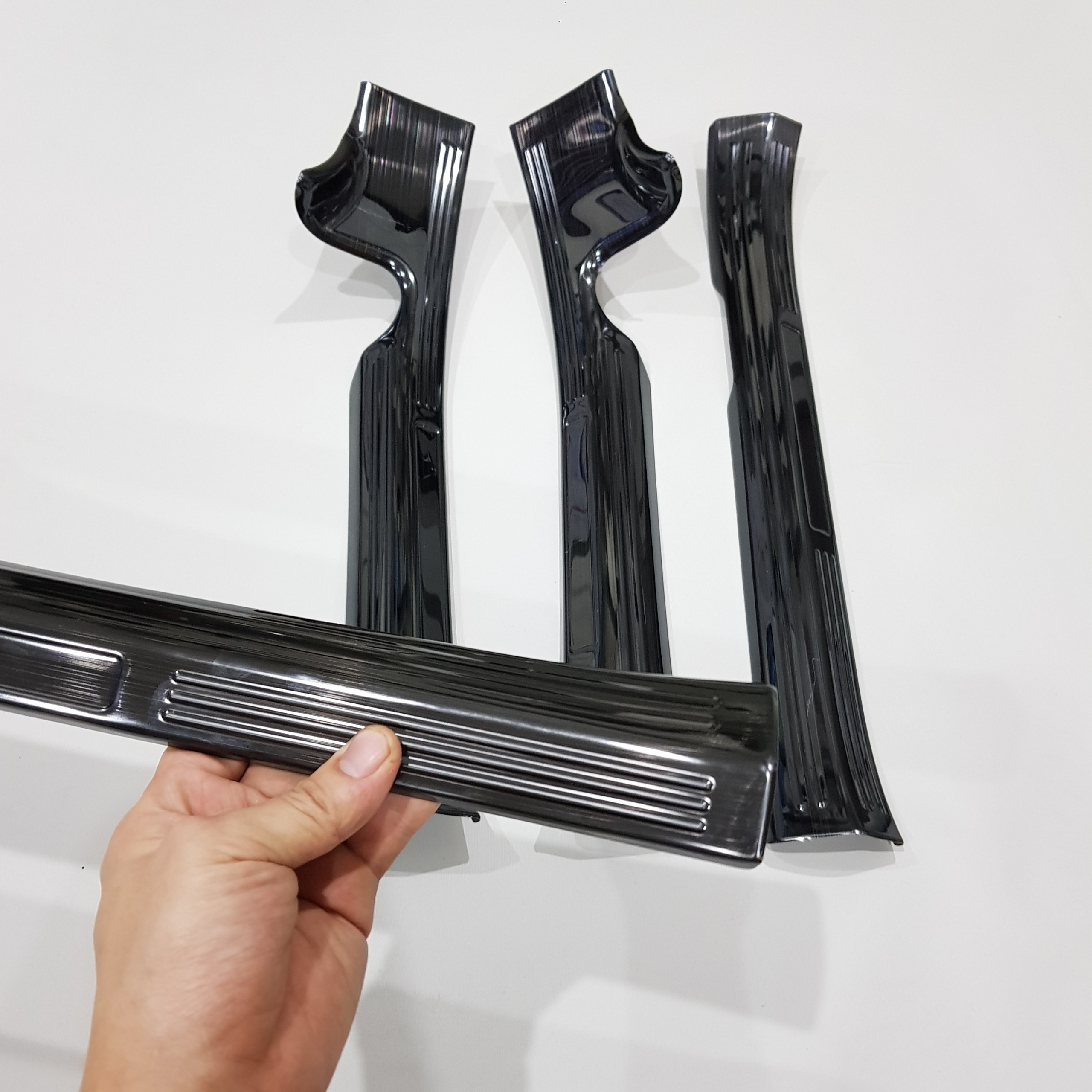 Bộ Ốp bậc cửa, Nẹp bước chân TITAN dành cho xe Mercedes GLC