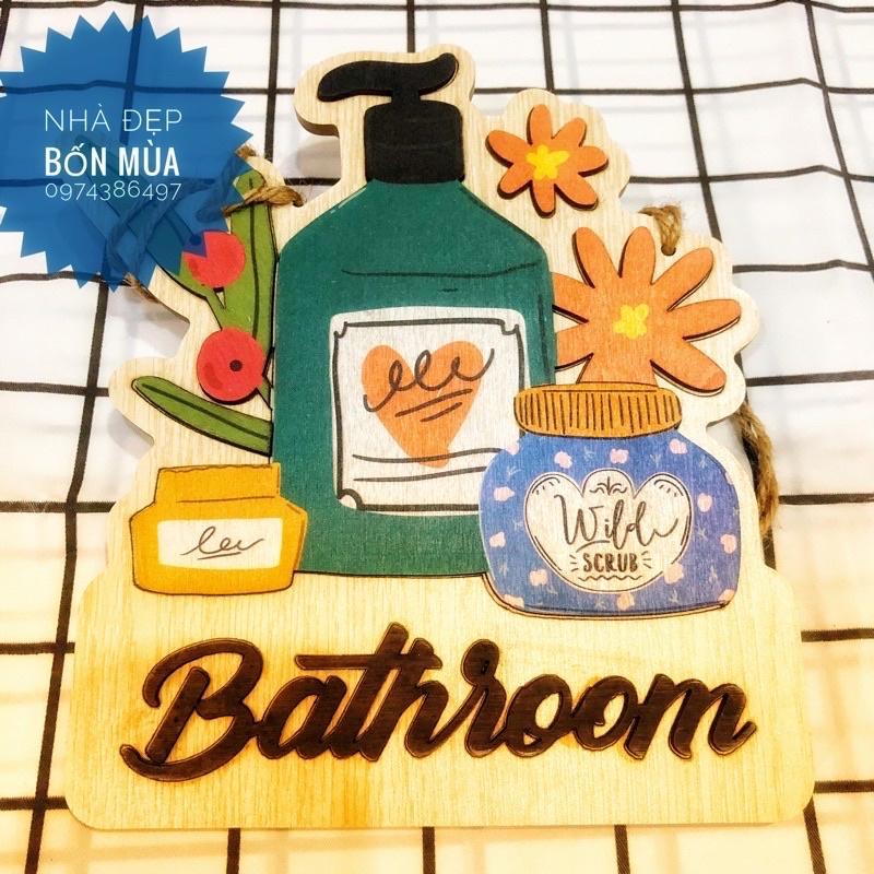 Bảng gỗ decor treo nhà tắm chữ bathroom các vật dụng sữa tắm nước hoa