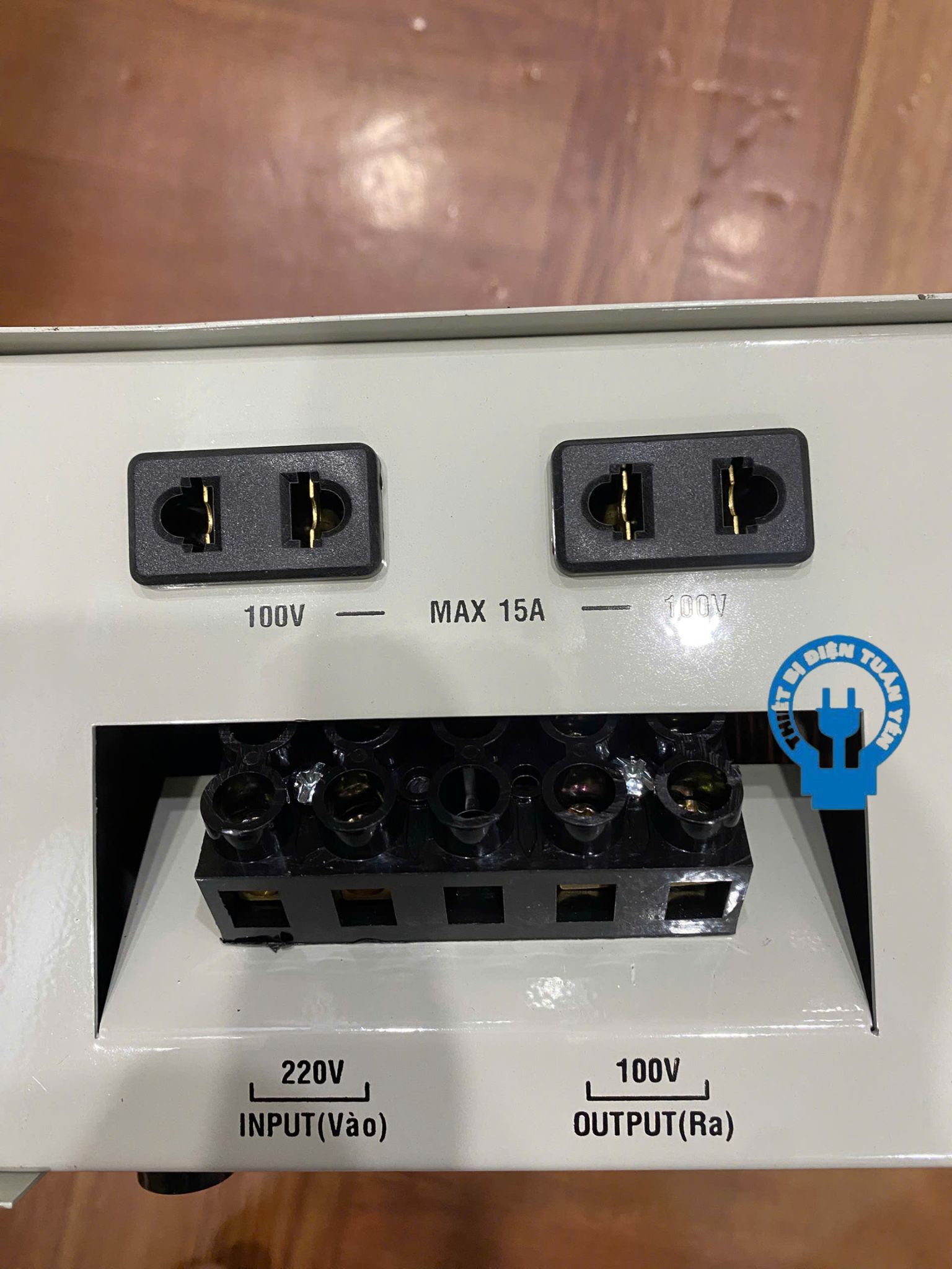 Bộ đổi nguồn 220v sang 100v - 120v lioa 3000va ( 2700w)