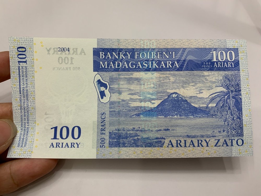 [TIỀN SƯU TẦM] Tiền Madagascar 100 Ariary - tặng phơi nylon bảo quản tiền