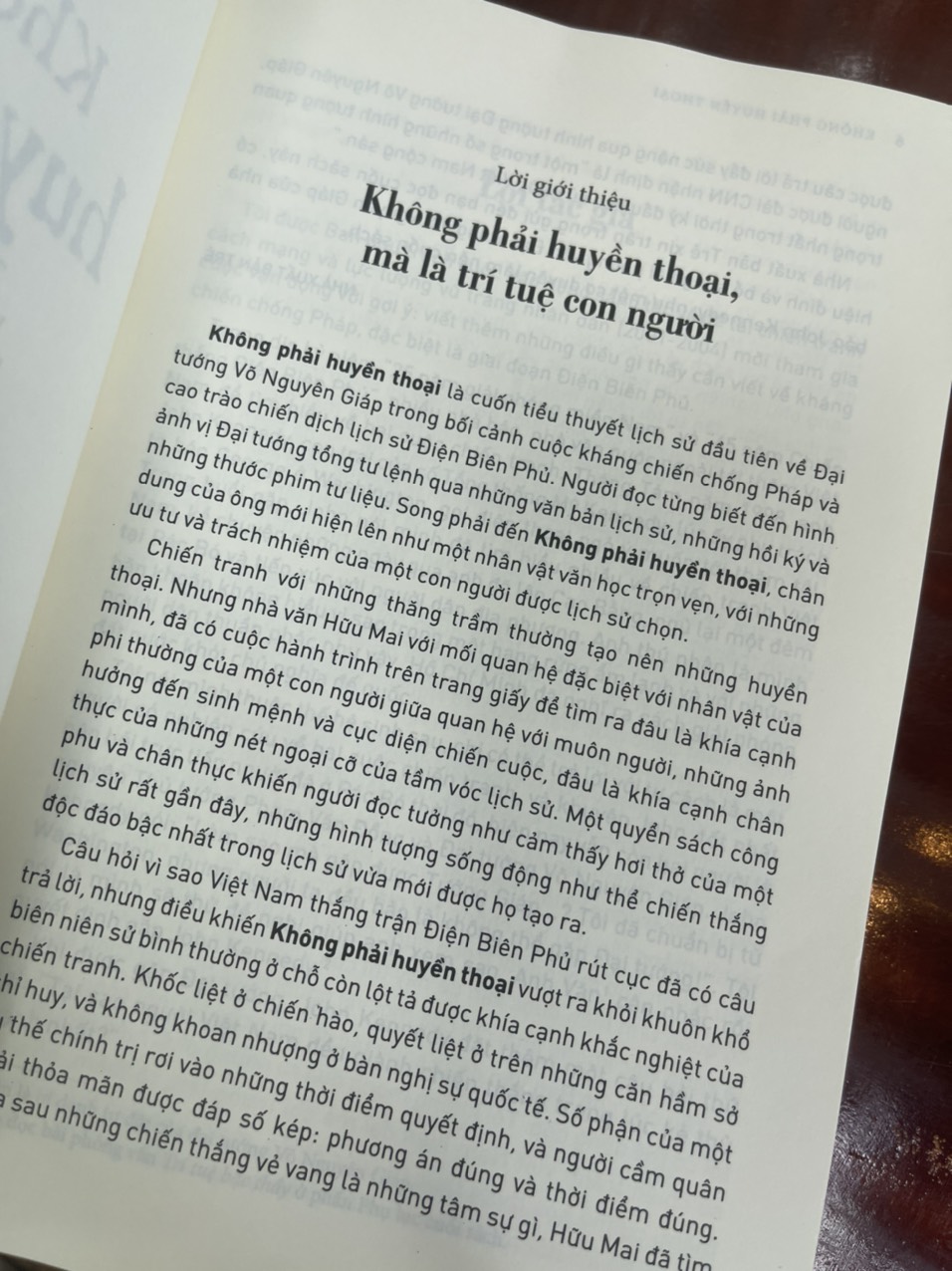 KHÔNG PHẢI HUYỀN THOẠI – Tiểu thuyết lịch sử đầu tiên về đại tướng Võ Nguyên Giáp trong chiến dịch Điện Biên Phủ – Hữu Mai - NXB Trẻ - Bìa mềm – In lần thứ 11