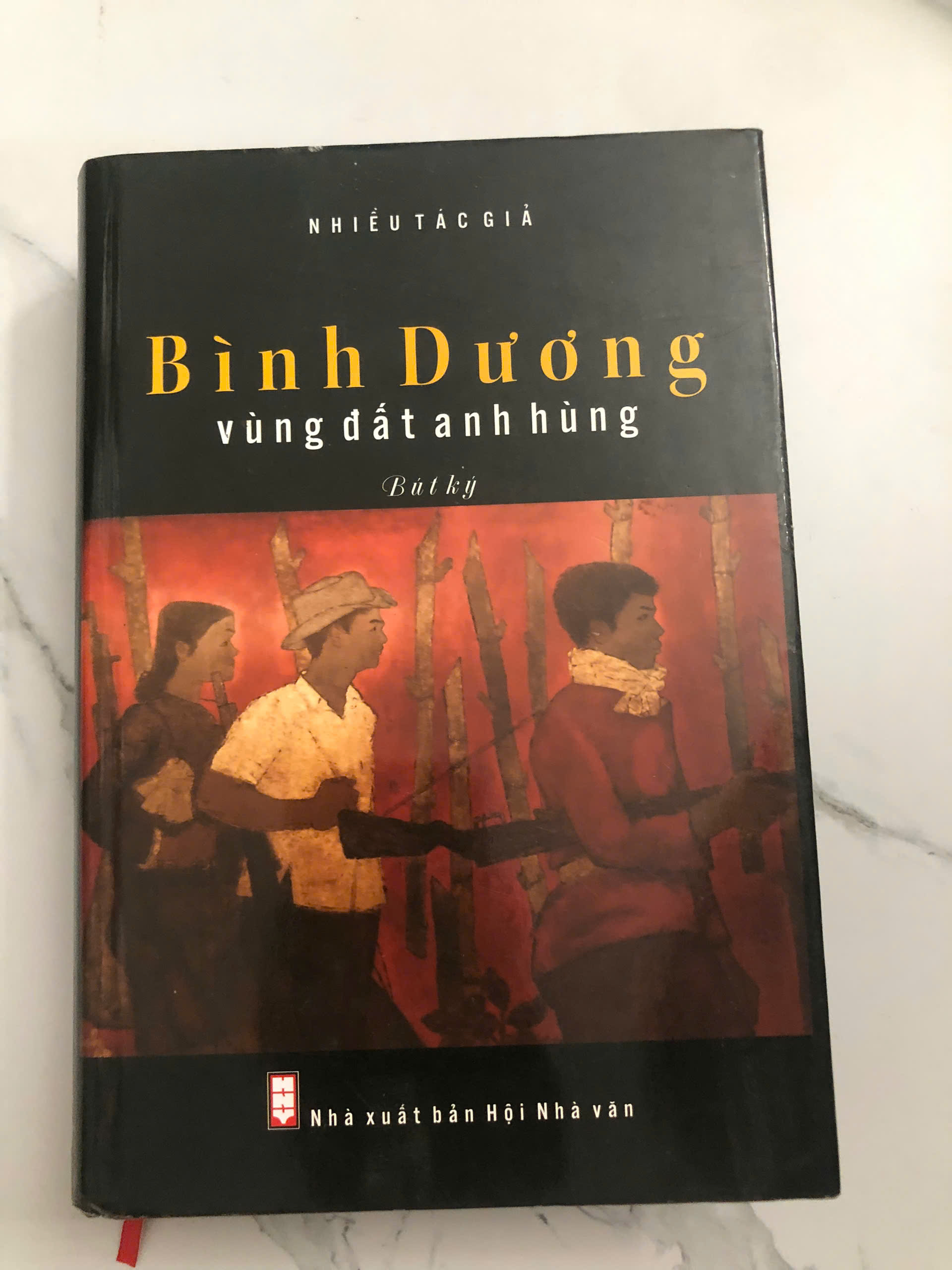 bìa cứng - Bình Dương vùng đất anh hùng (bút ký)
