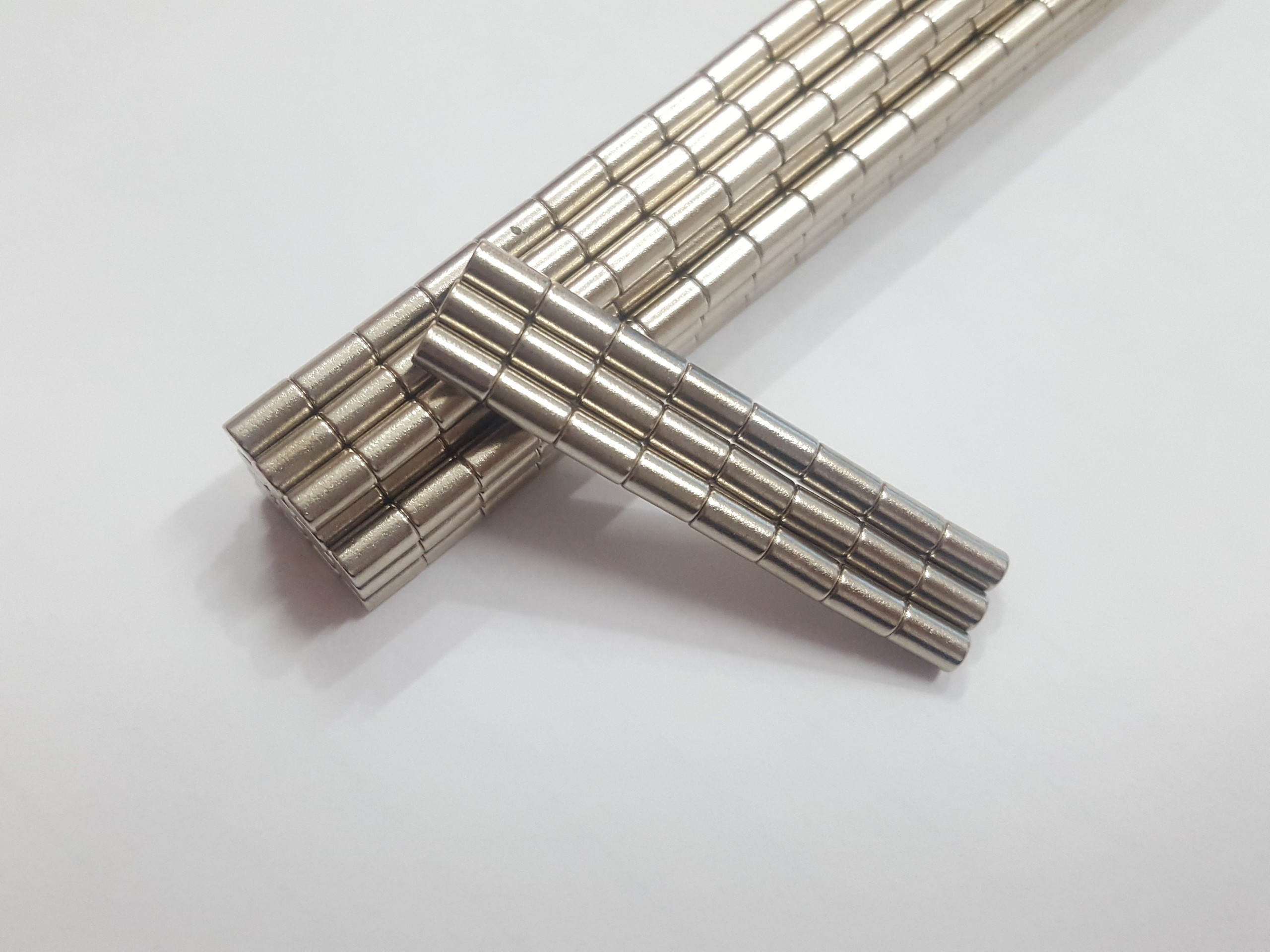 Nam châm viên trắng đất hiếm 3x5mm