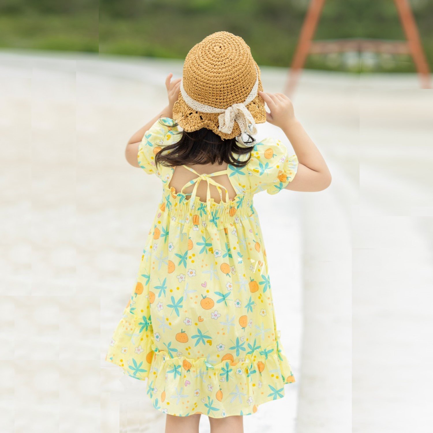 G00000810 Váy vàng smock thun ngực cực xinh bé gái, Chất vải thô lụa mềm mịn.