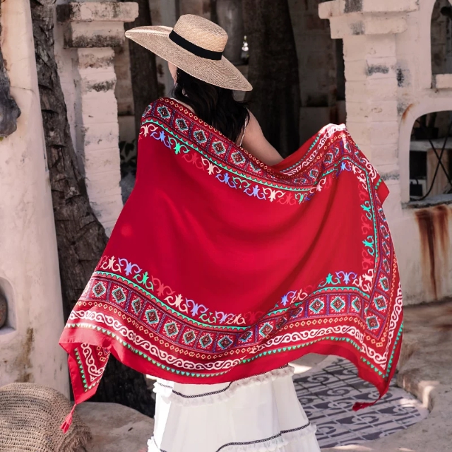 Khăn choàng boho đi biển phối viền thổ cẩm - Mã VS002