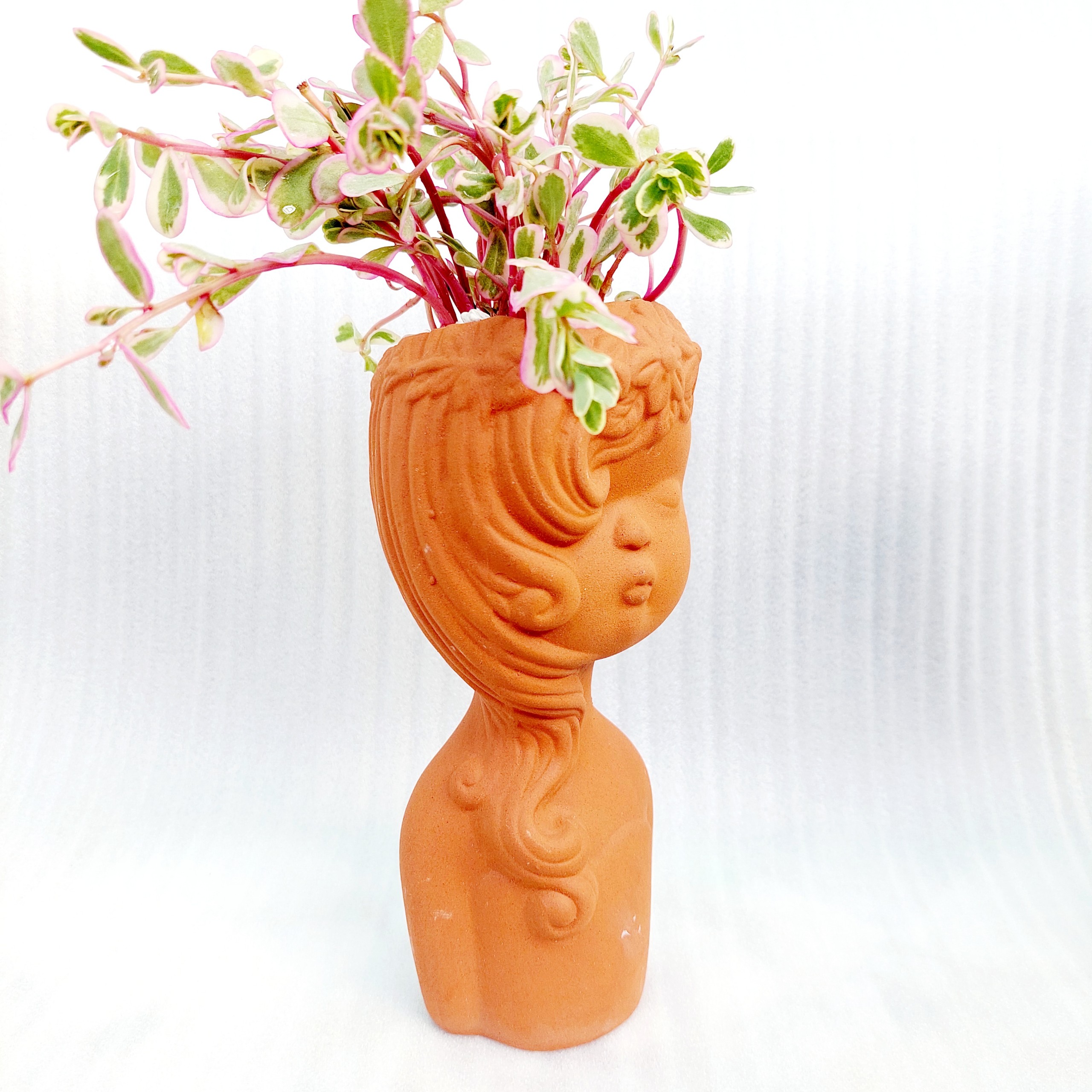 Chậu đất nung Bình Dương - Cô gái tóc mây, đường kính miệng 7cm, chiều cao 20cm