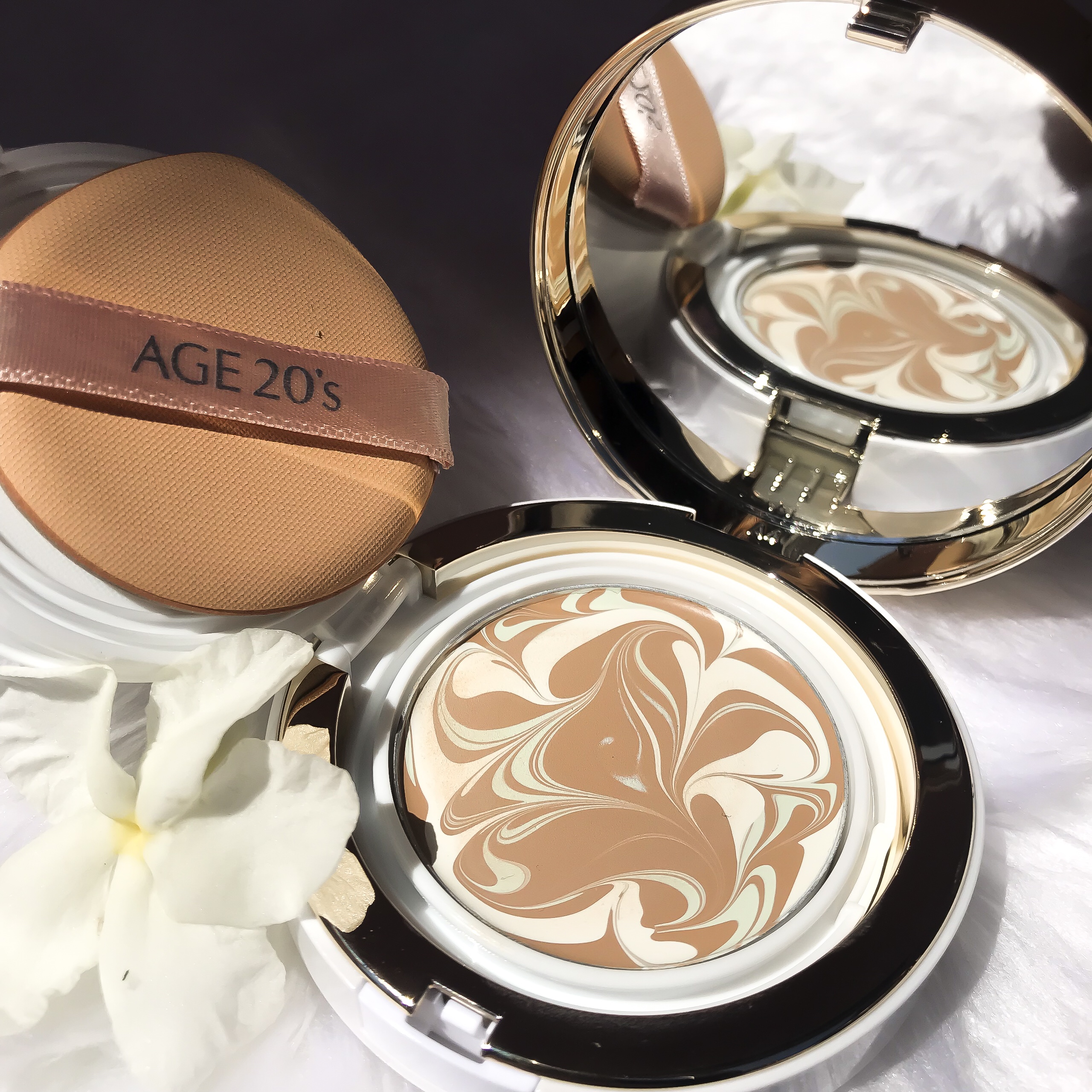 Phấn Lạnh Dưỡng Da Lâu Trôi Age20'S Signature Essence Cover Pact Long Stay 21 Light Beige ( 14g X 2 Lõi )