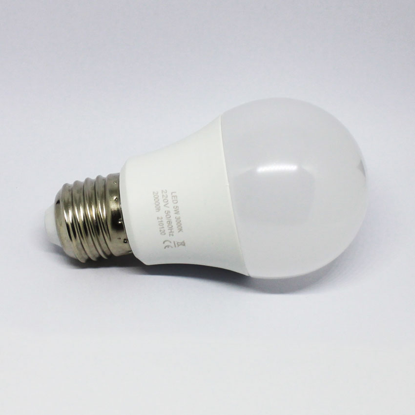 01 cái bóng đèn Led dạng bulb đuôi tròn E27, 5W, 220VAC - Kín nước - Ánh sáng Vàng