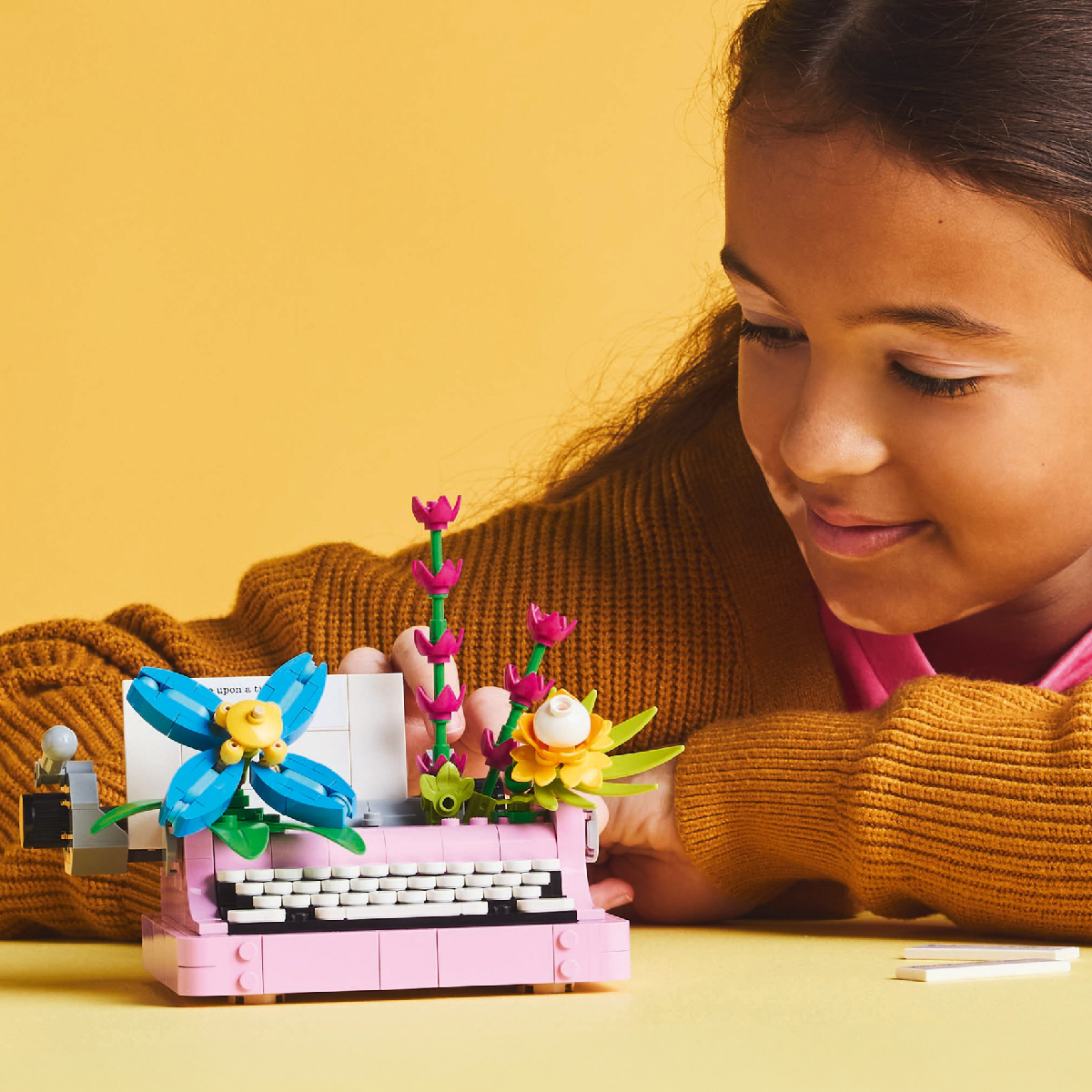 LEGO CREATOR 31169 Đồ Chơi Lắp Ráp Máy Đánh Chữ Và Hoa (363 Chi Tiết)