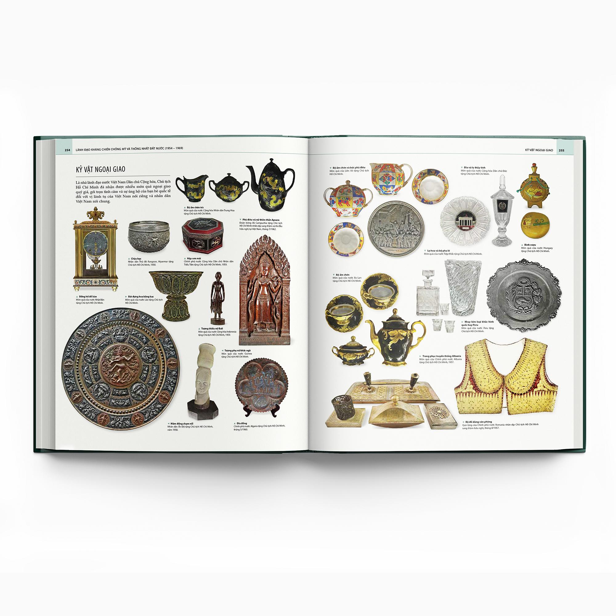 Sách - Hồ Chí Minh - Tiểu Sử Bằng Hình - Bìa Cứng